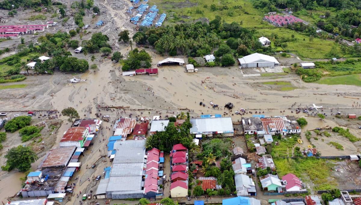 Death toll from Indonesia floods, mudslides rises to 89