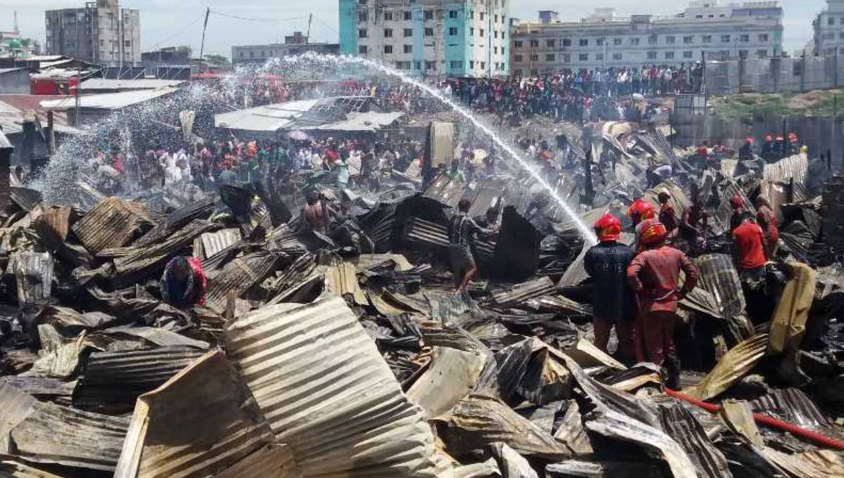 100 shanties gutted in Chattogram market fire