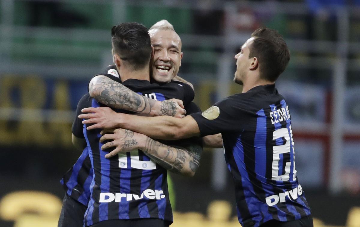 Inter beats Chievo 2-0 to move closer to Champions League