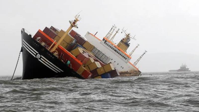 Lighterage vessel sinks in Bay