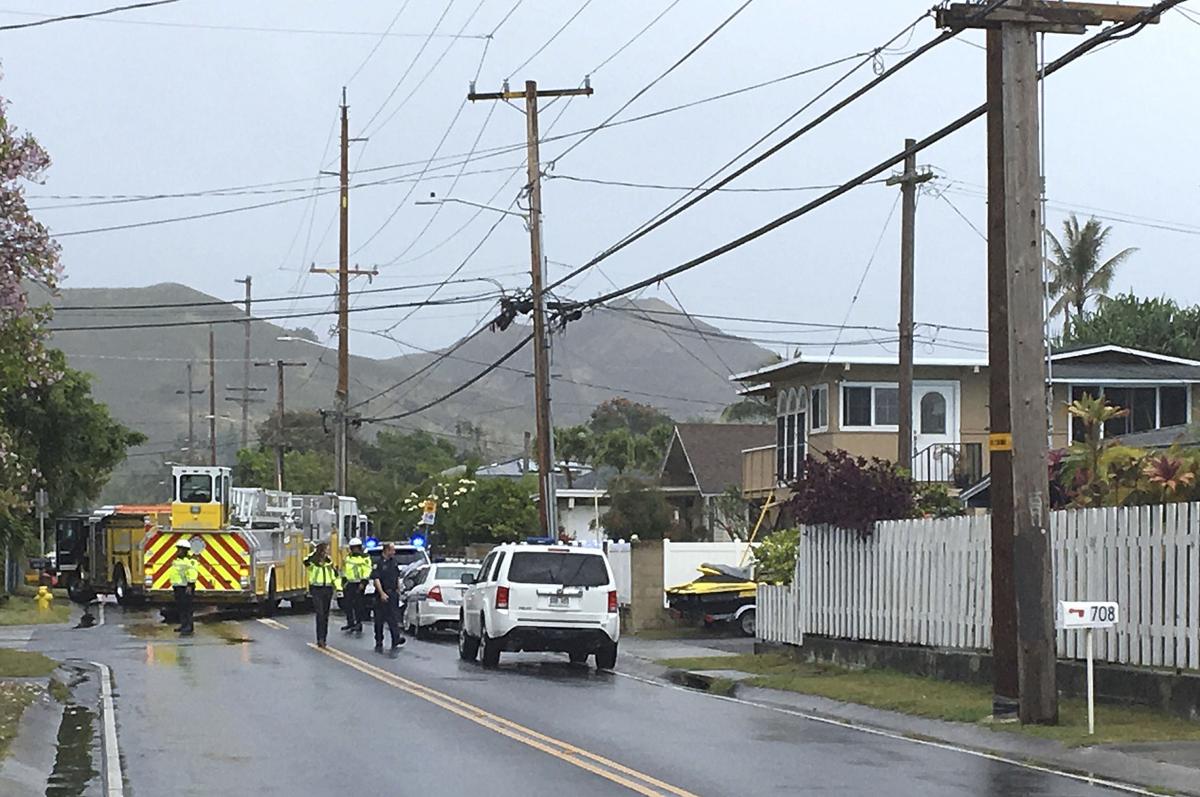 3 dead in helicopter crash in Honolulu suburb
