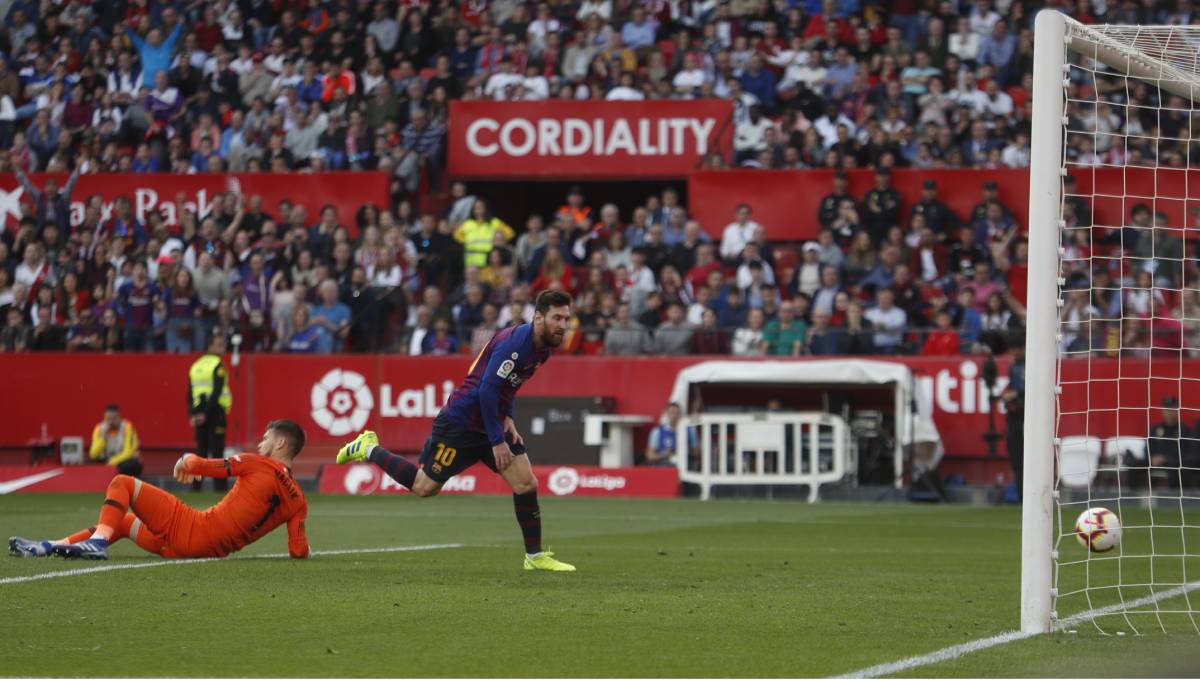 Messi hits 50th hat trick to give Barca 4-2 win at Sevilla
