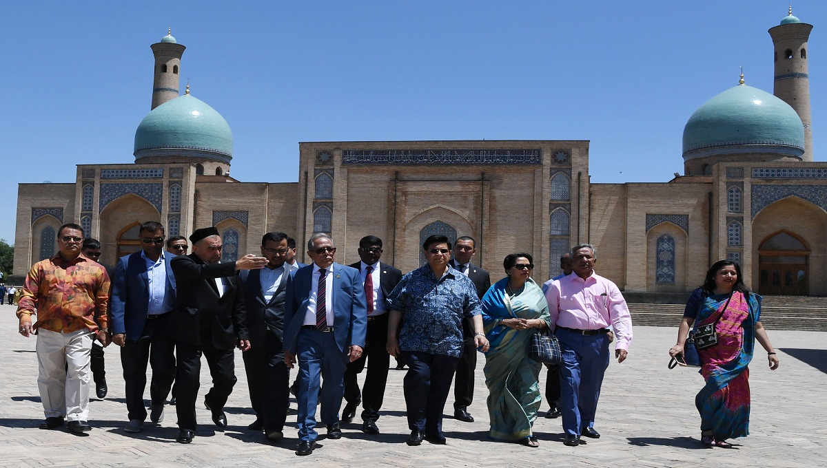 President visits historical places in Uzbekistan