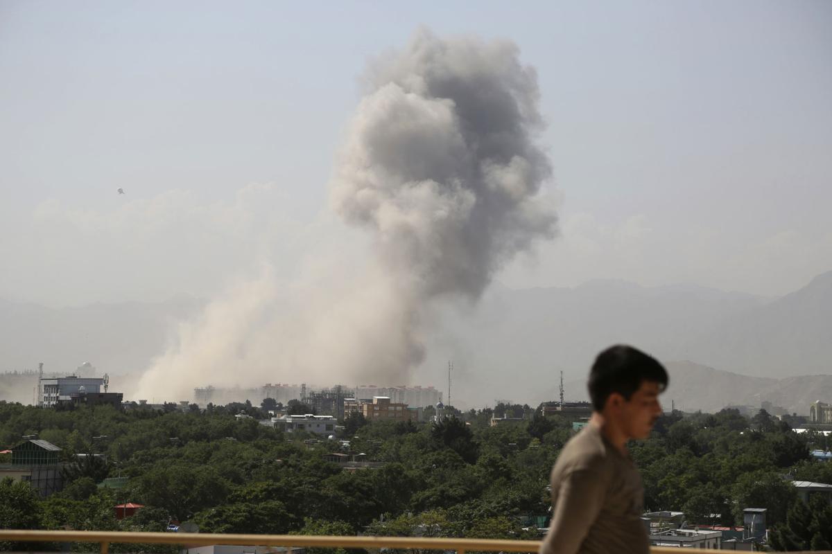 Powerful bomb blast rocks Afghan capital, scores wounded