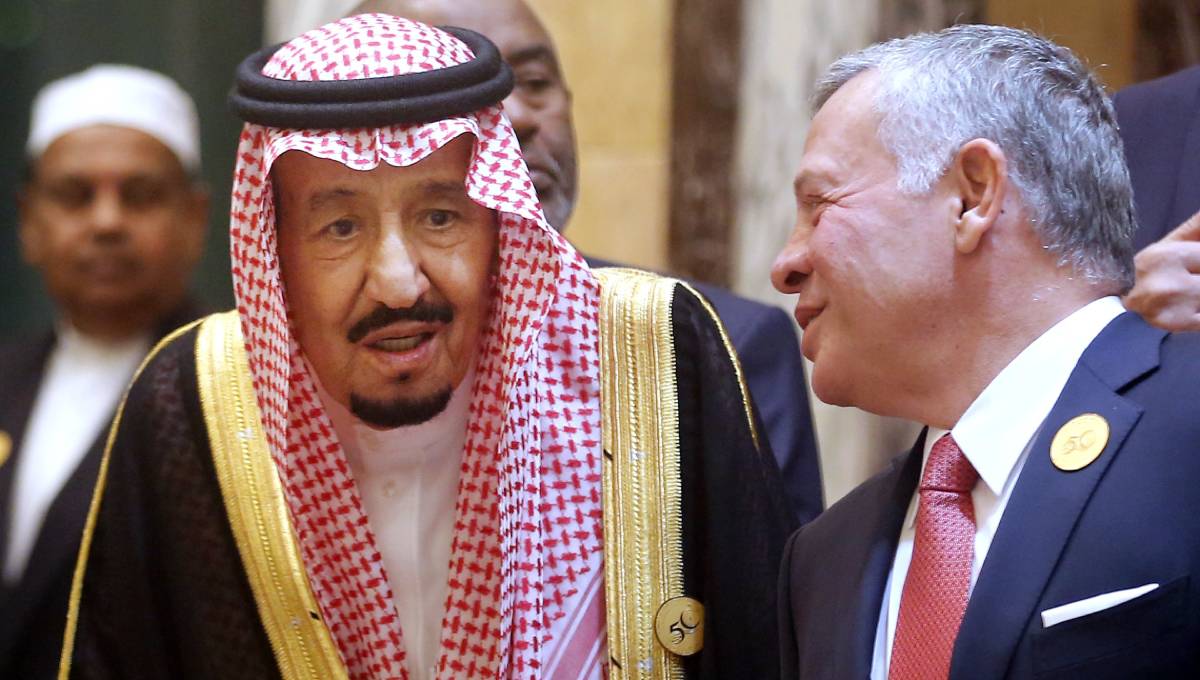 Saudi king slams Iran's 'terrorist acts' at Islamic summit