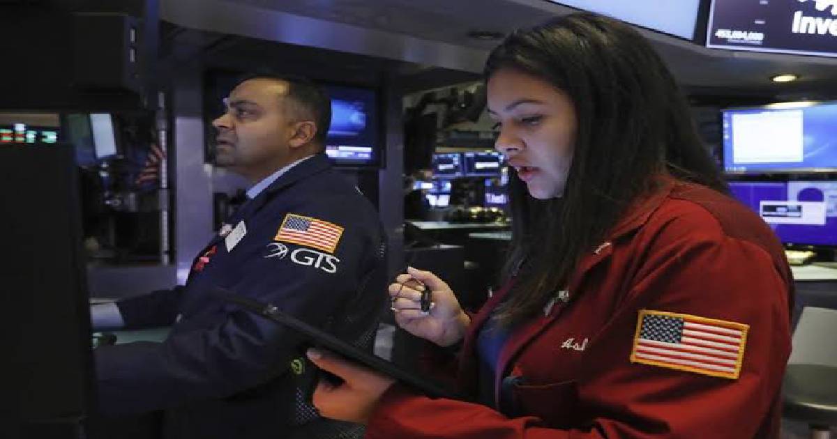  Stocks ,  Dow tops 