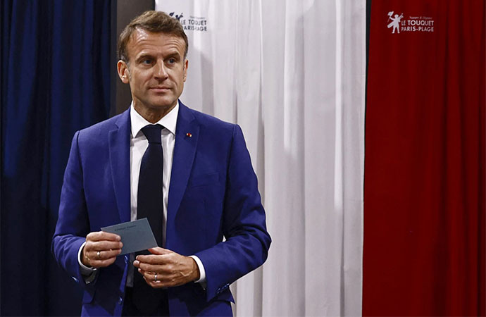 French President Emmanuel Macron painted a veneer