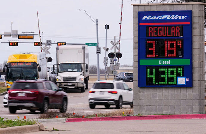 When a Gulf Tycoon Warns Washington about a War of Choice