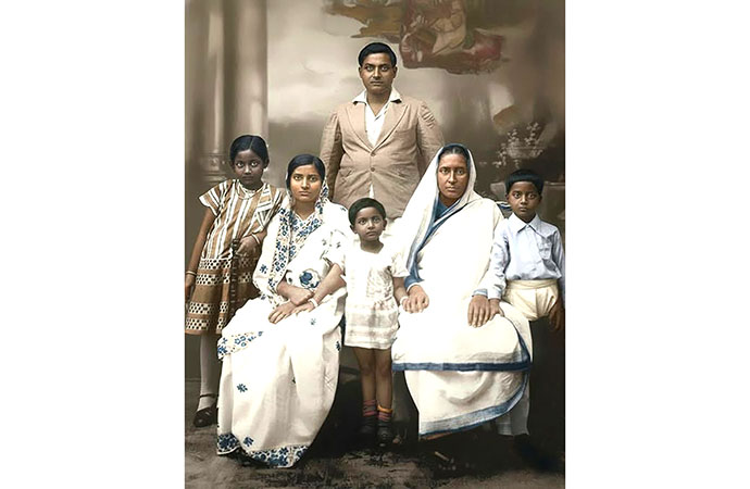 Reading a family Portrait: History at public and personal level