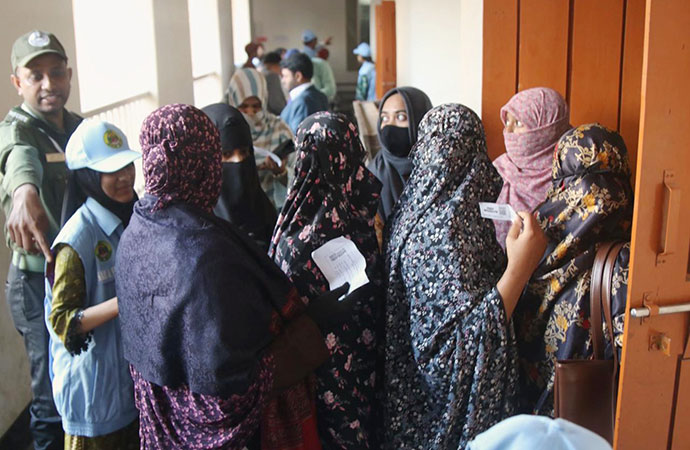 Women flock to Dhaka polling centres as voting progresses