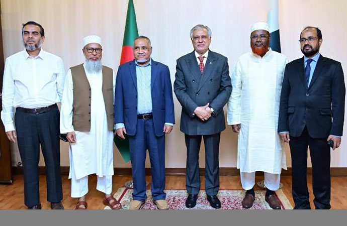 Jamaat delegation meets Pakistan foreign minister at high commission