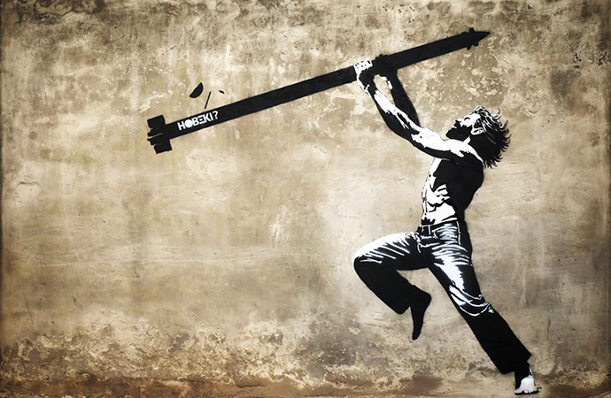 Subodh returns to Agargaon wall with strong anti-war message