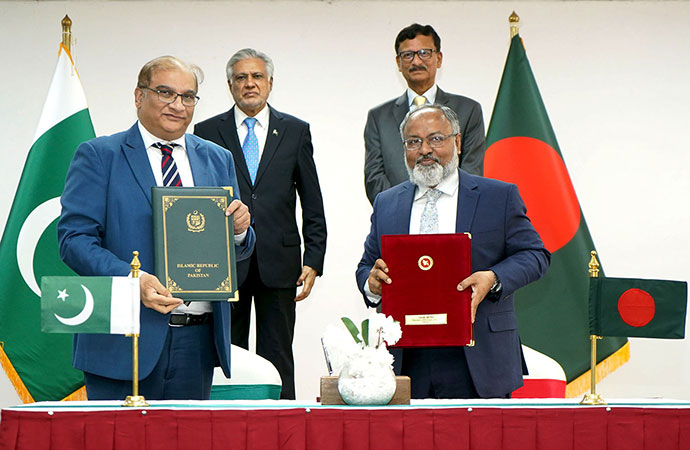 Bangladesh signs one bilateral deal, 5 MoUs with Pakistan