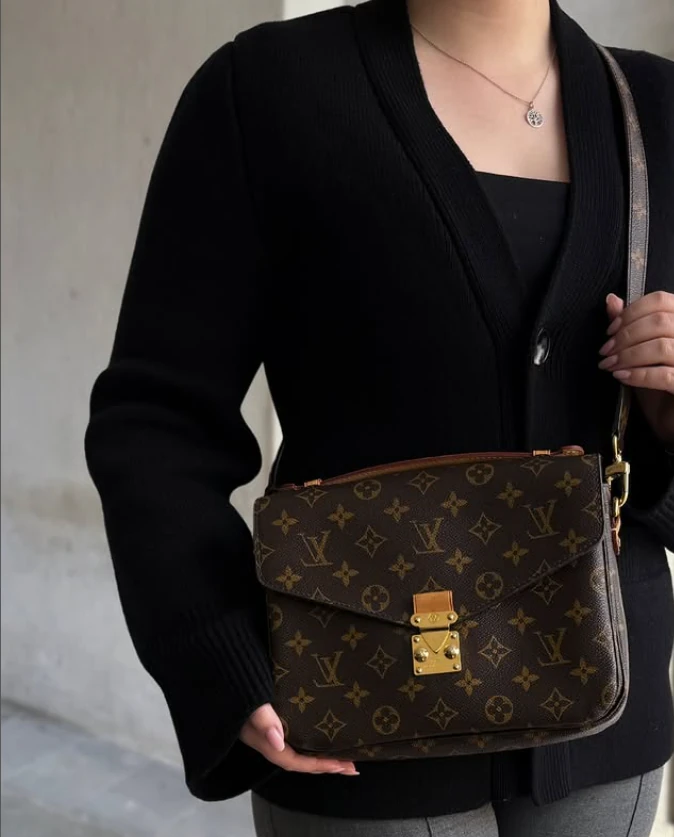 ZH532 Louis Vuitton Pochette Métis bag 58$ gallery