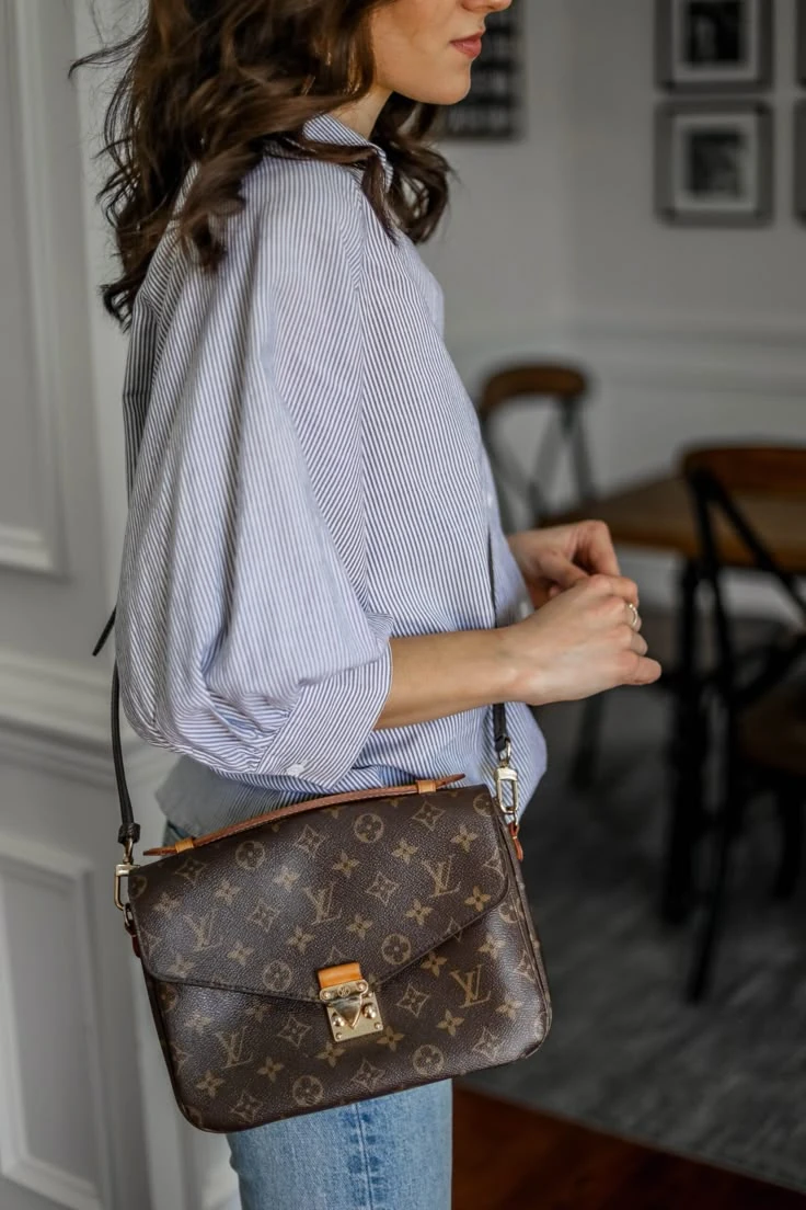 ZH532 Louis Vuitton Pochette Métis bag 58$ gallery