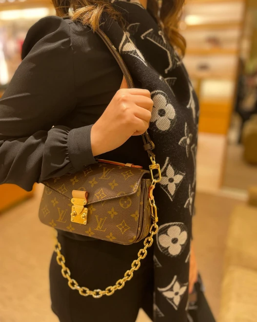 ZH532 Louis Vuitton Pochette Métis bag 58$ gallery