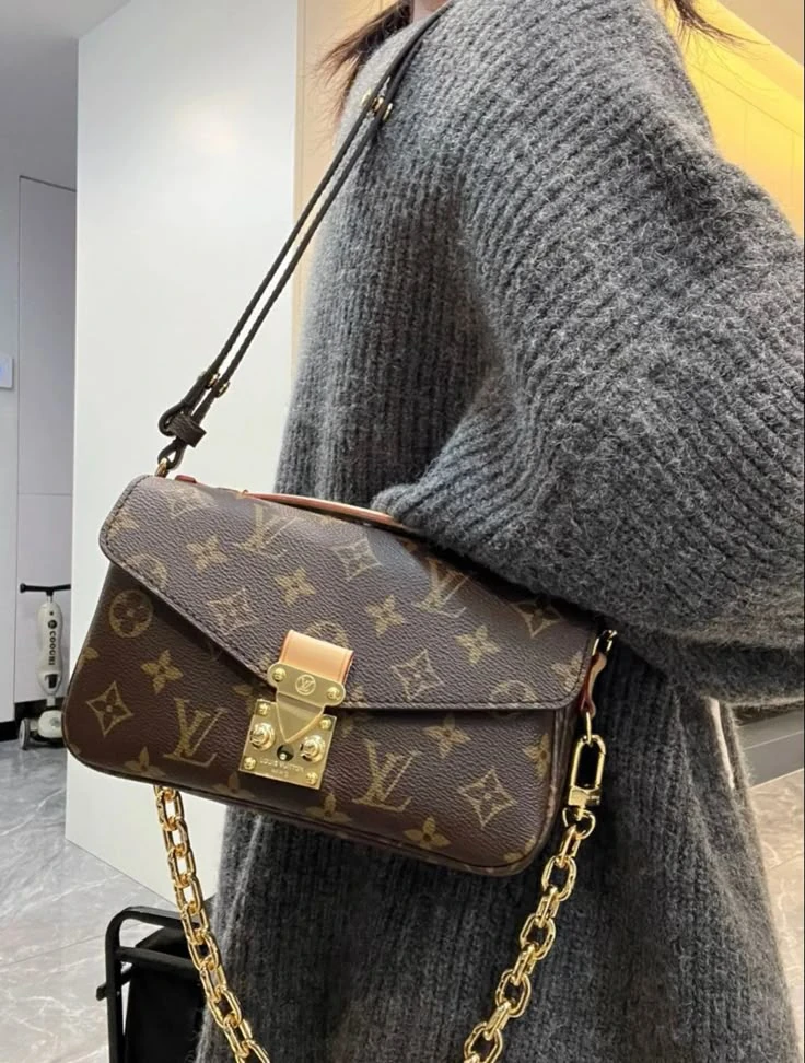 ZH532 Louis Vuitton Pochette Métis bag 58$ gallery