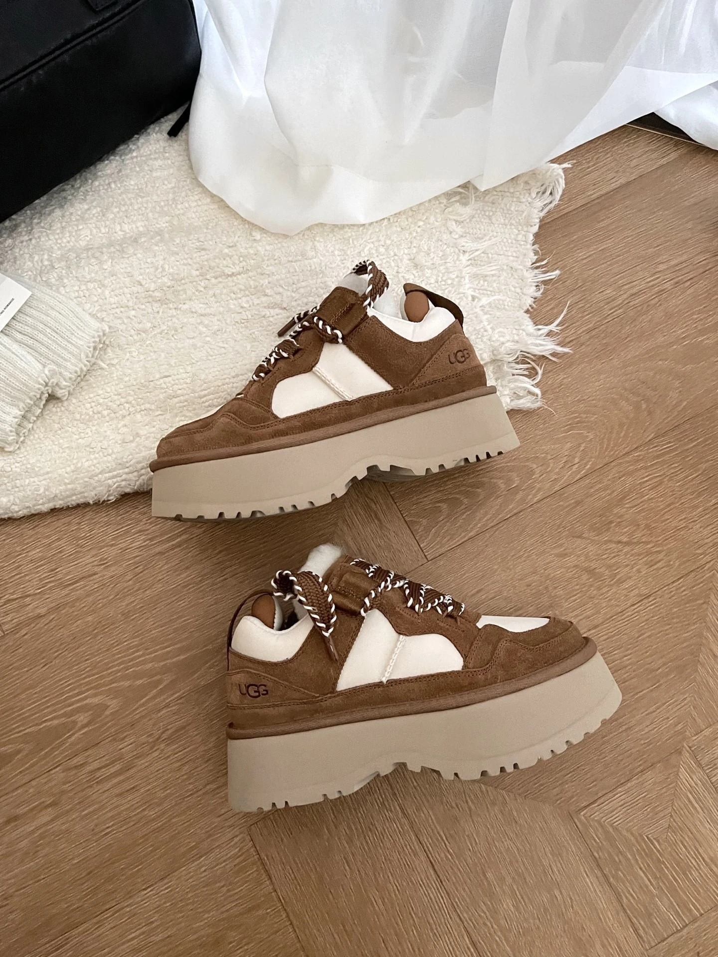 ZH563 UGG Astromel Platform Sneakers 72$ gallery