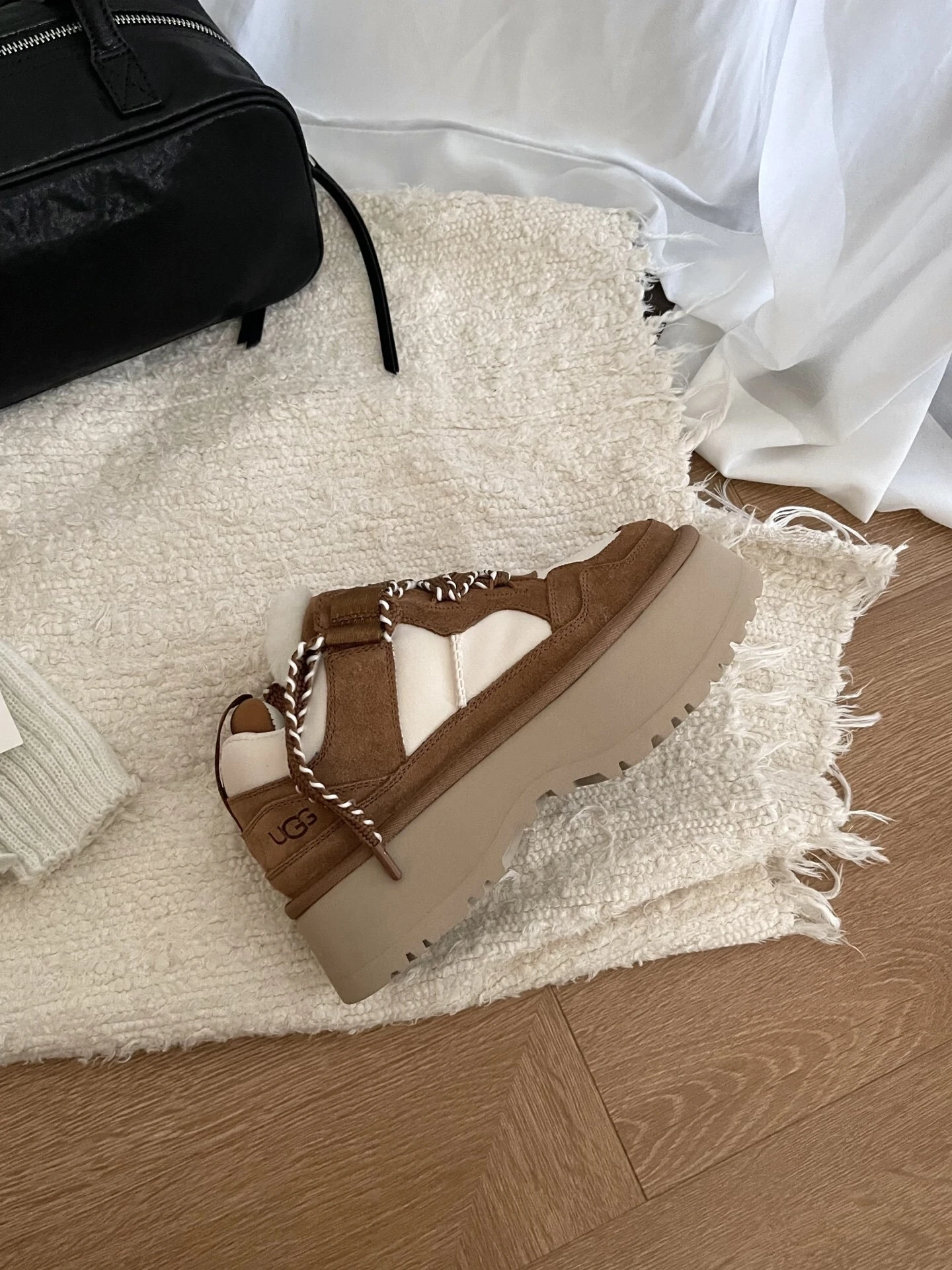 ZH563 UGG Astromel Platform Sneakers 72$ gallery