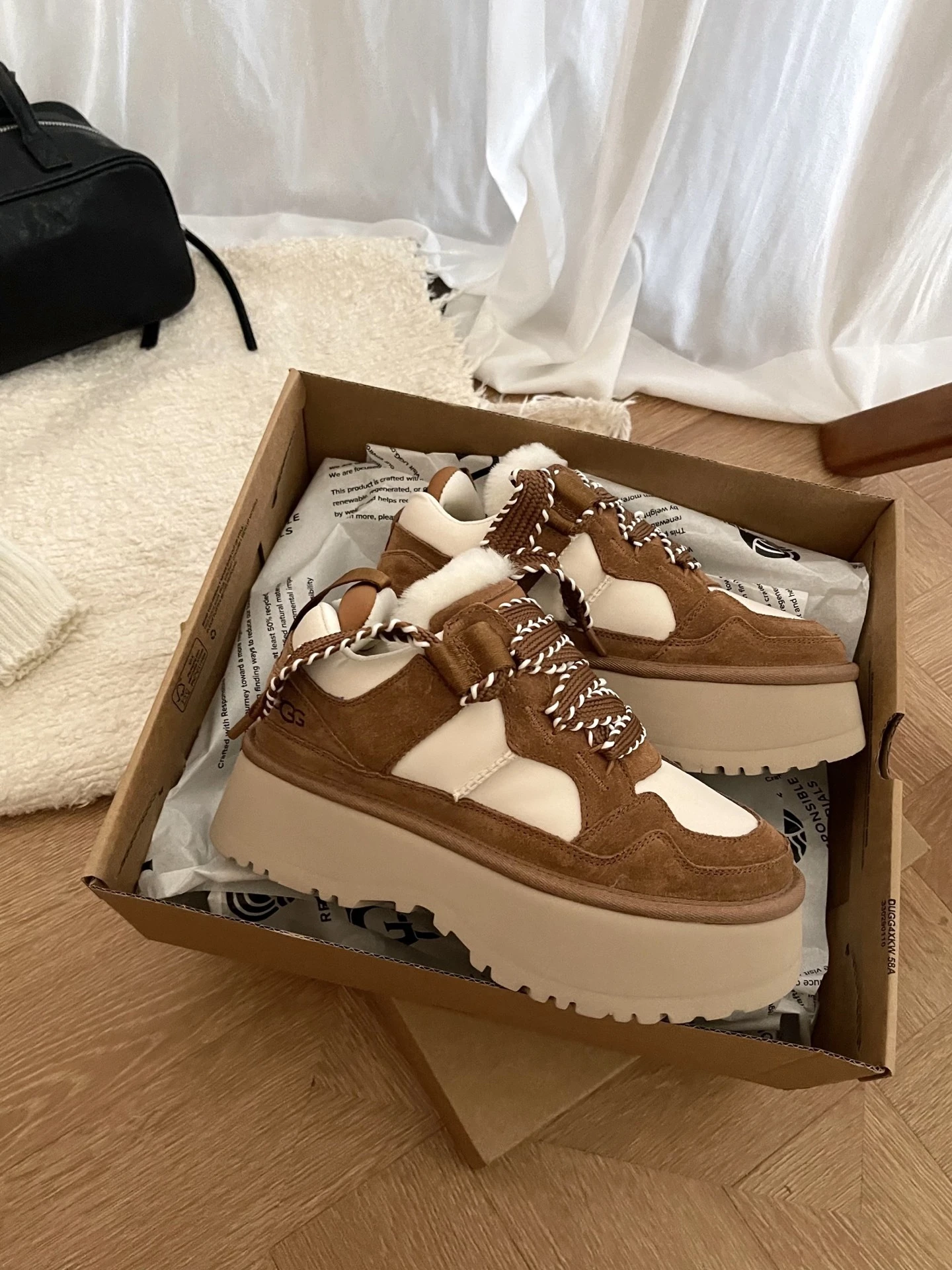 ZH563 UGG Astromel Platform Sneakers 72$ gallery