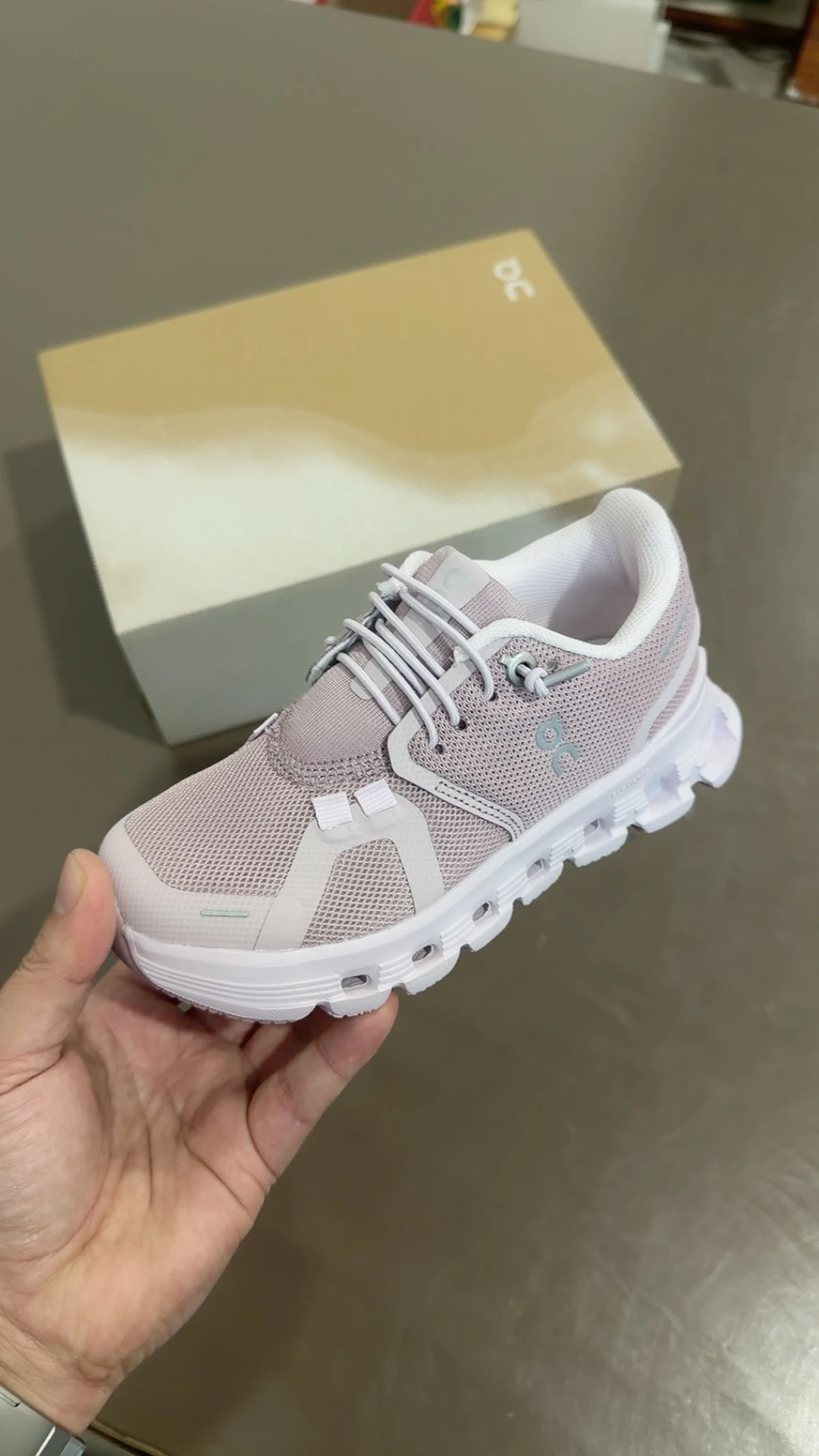 4R79 ON Cloud kids Cloud 6  38$ gallery