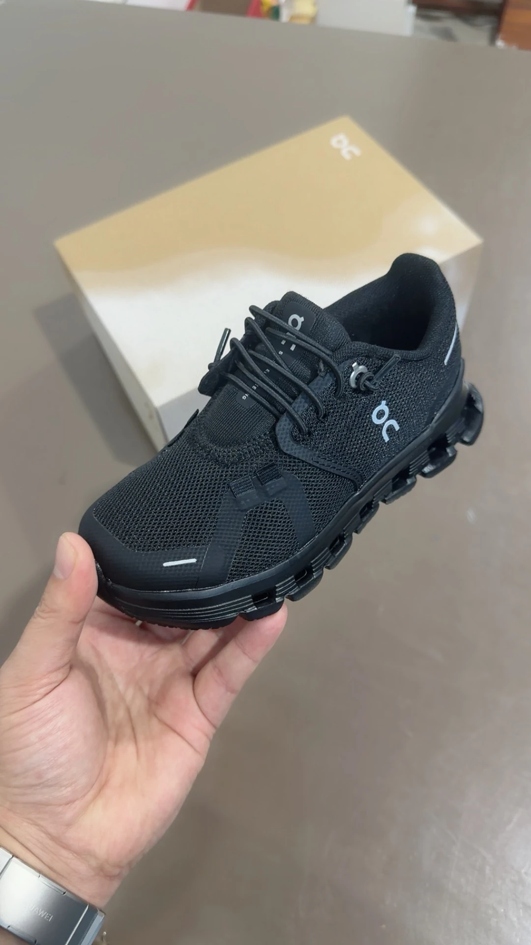 4R79 ON Cloud kids Cloud 6  38$ gallery