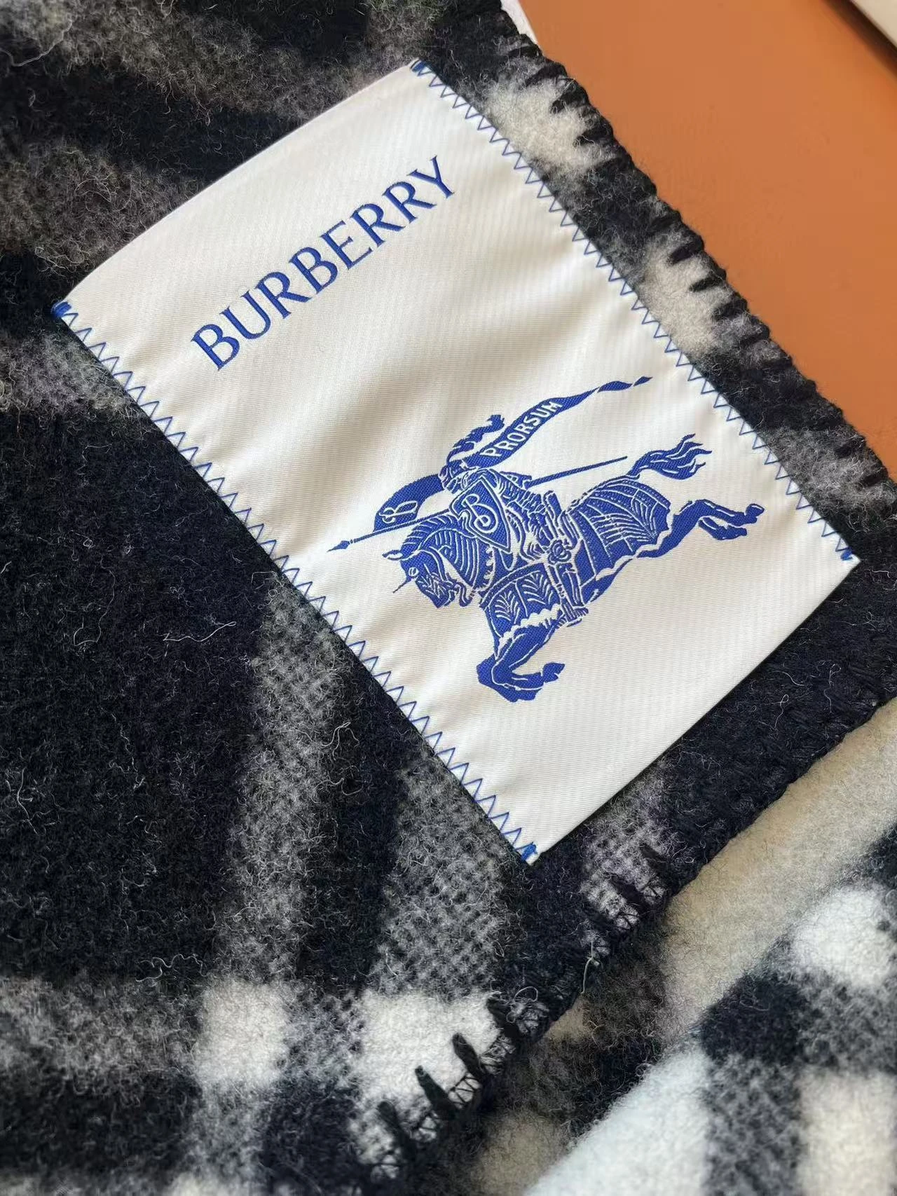 $68.5-LING-17 BURBERRY gallery
