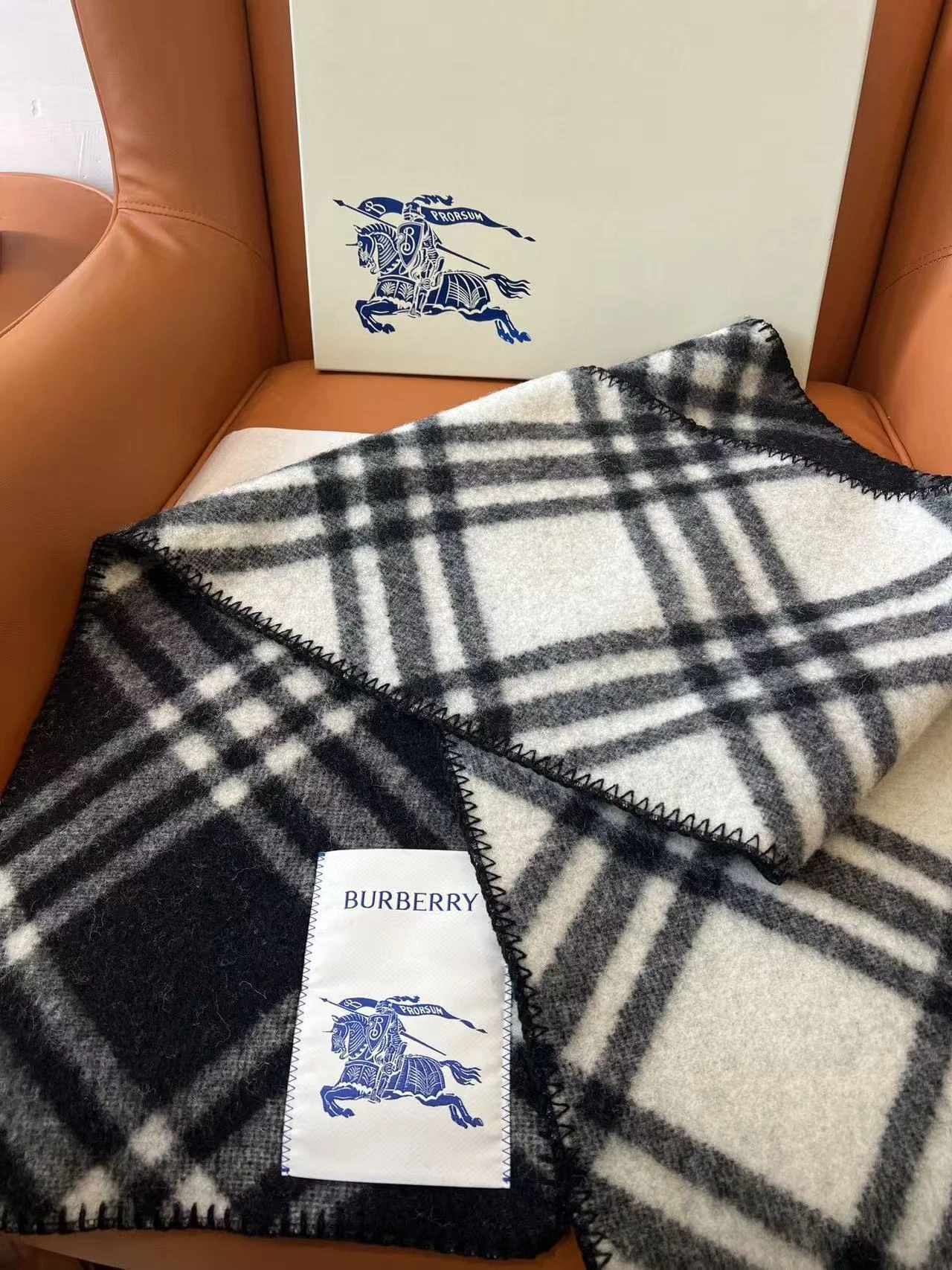 $68.5-LING-17 BURBERRY gallery