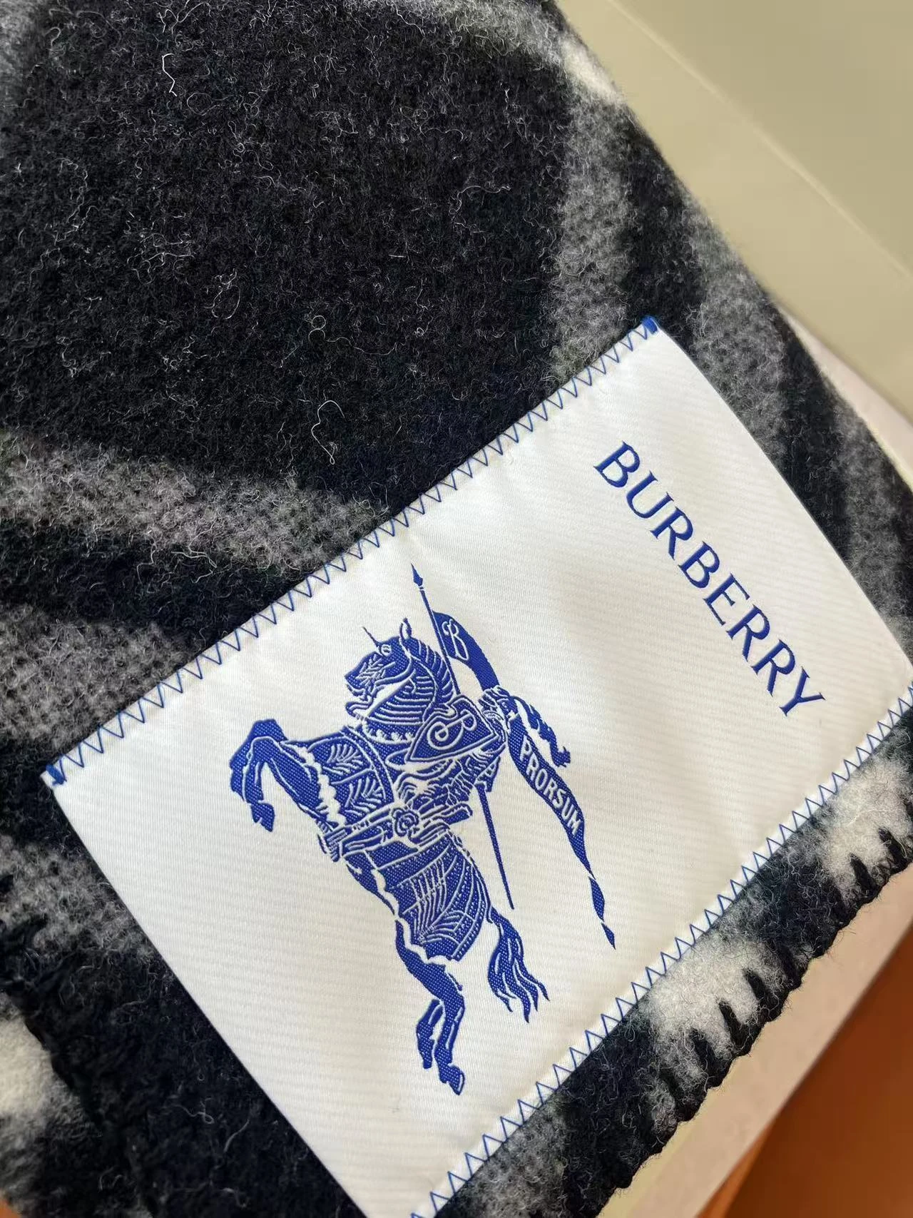$68.5-LING-17 BURBERRY gallery