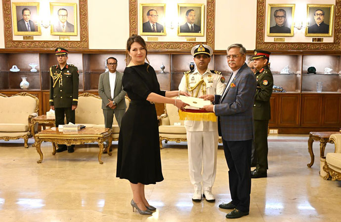 Romanian Ambassador submits credentials to President