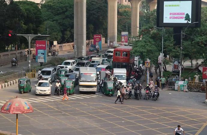 Dhaka traffic police take on growing role in fighting street crime