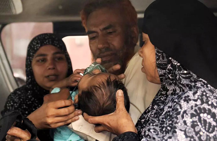 A 20-bed field ward for children infected with measles
