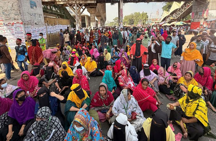 Police dispersed garment workers from the Azampur road