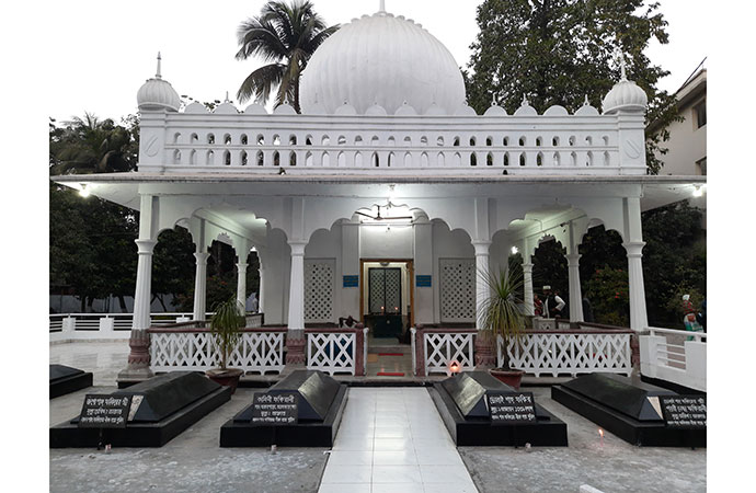 At Lalon’s mazar: A memory of tradition and confusion