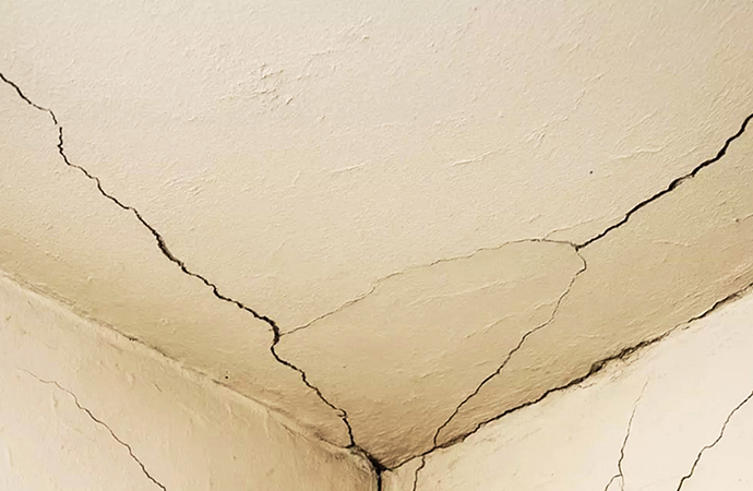 Ceiling and Wall Cracks after an Earthquake: When to Worry