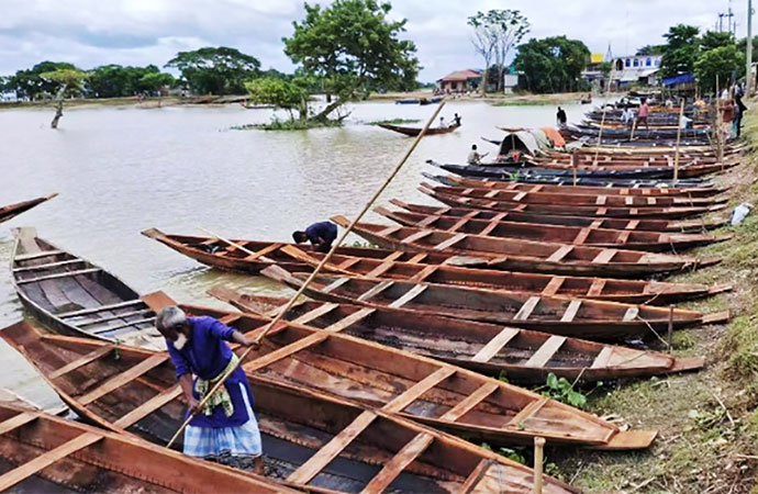 Sunamganj’s age-old boat market struggles as monsoon fails to bring water