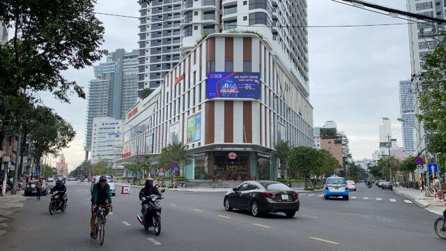 Màn hình Led tại Vincom Lê Thánh Tôn - Copy