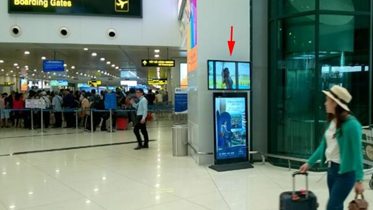 Tivi 43’’ + Poster 55’’ Tại IP59, IP59, DD31, DD34, DD39, DD42 – Khu Vực Trước Cửa An Ninh Soi Chiếu Và Phòng Chờ Ga Đi Quốc Nội, Sân Bay Nội Bài – Huyện Sóc Sơn – Hà Nội (6 Vị Trí)
