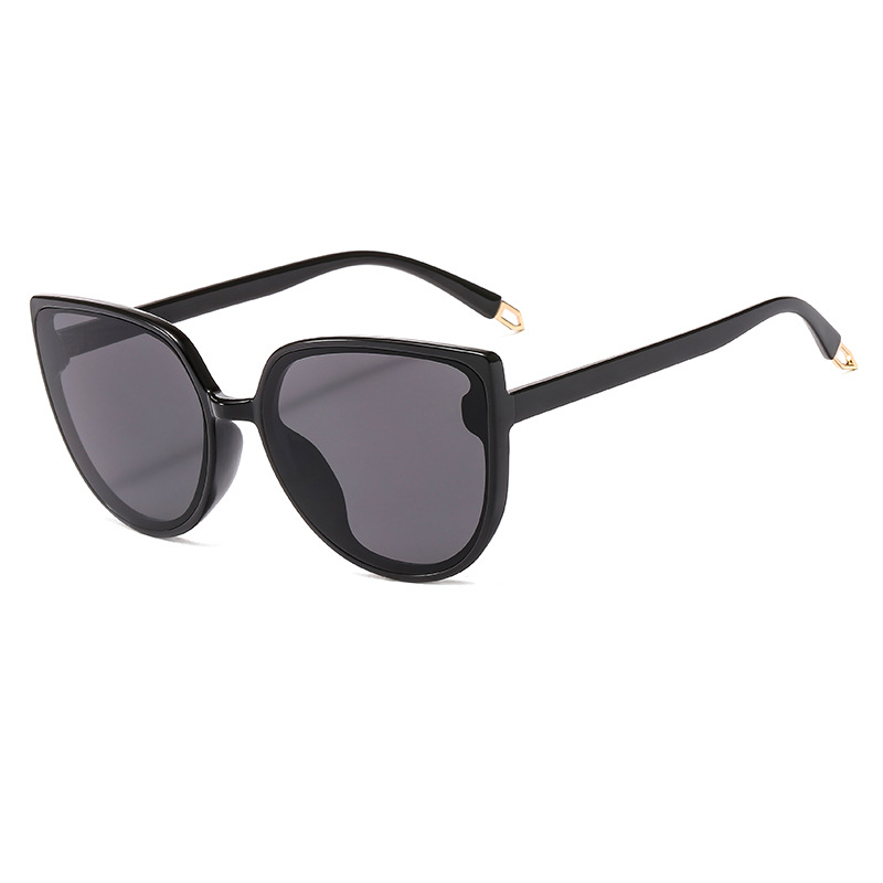  Female sunglasses, the new modern style, beautiful and elegant, befitting your lady and your elegance with high quality. 