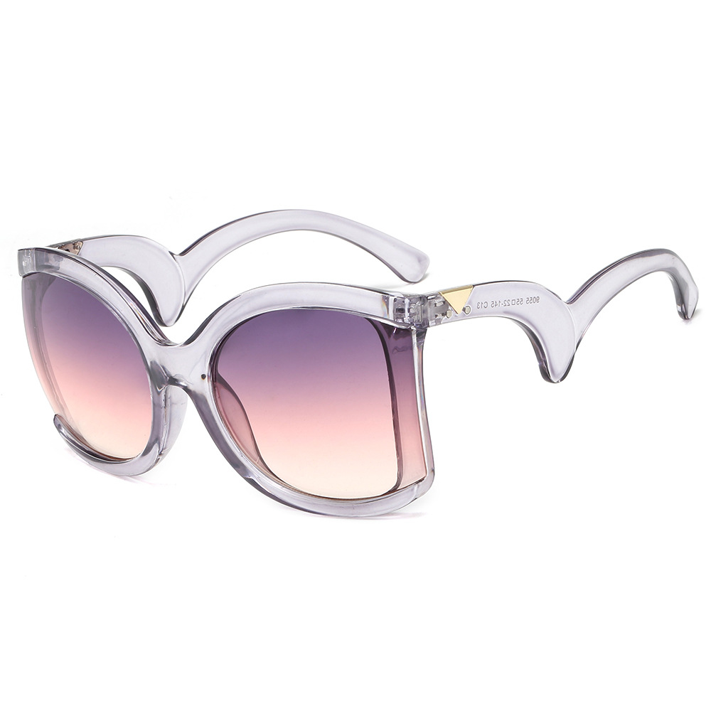  Large glasses of the latest fashion for you, my lady, with wavy armor and a golden triangle that increase your elegance. Available in multiple colors
