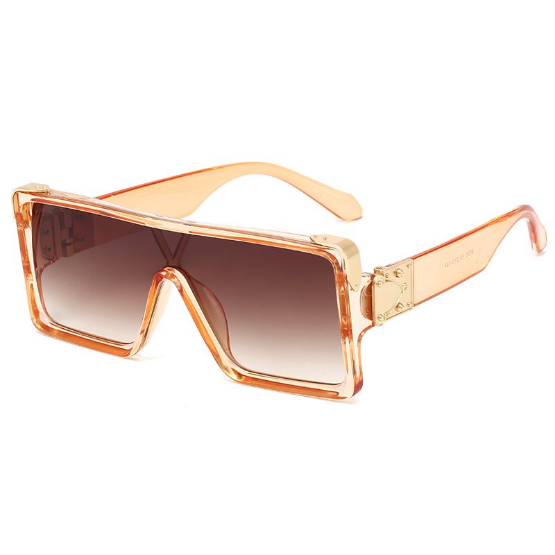  Wide sunglasses from the latest fashions that fit your lady's beauty, available in several colors