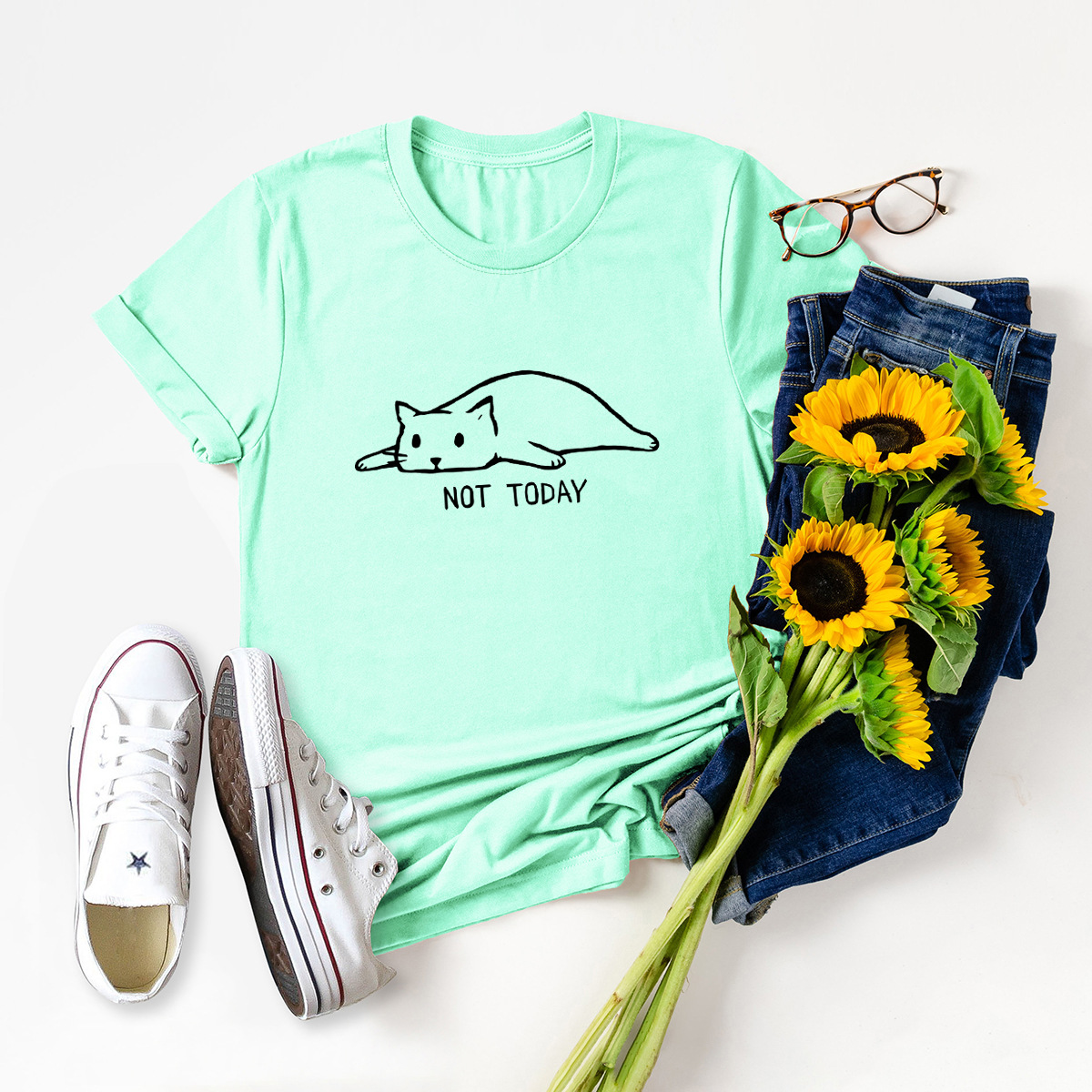  The best designs of the year for a women's T-shirt of pure cotton with short sleeves on it, a graphic clipping accompanied by letters and phrases