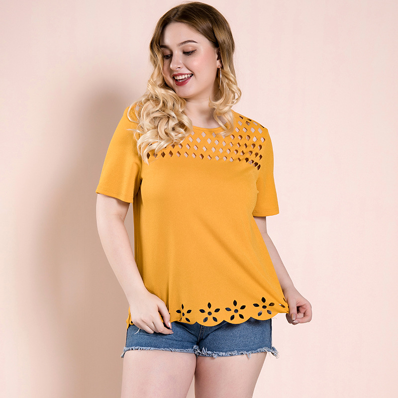 A new summer women's T-shirt, loose, with short sleeves, with beautiful and round shapes, with a distinctive and high quality