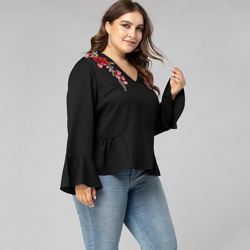 A loose-fitting autumn and winter women's T-shirt with a V-neck in a large size and beautiful flowers on its condensed high quality and distinctive