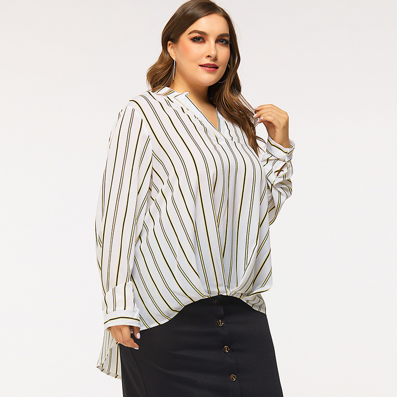 An elegant and distinctive blouse with long sleeves, as it is tight underneath for a beautiful and unique shape, with a sexy design and a high-quality dress