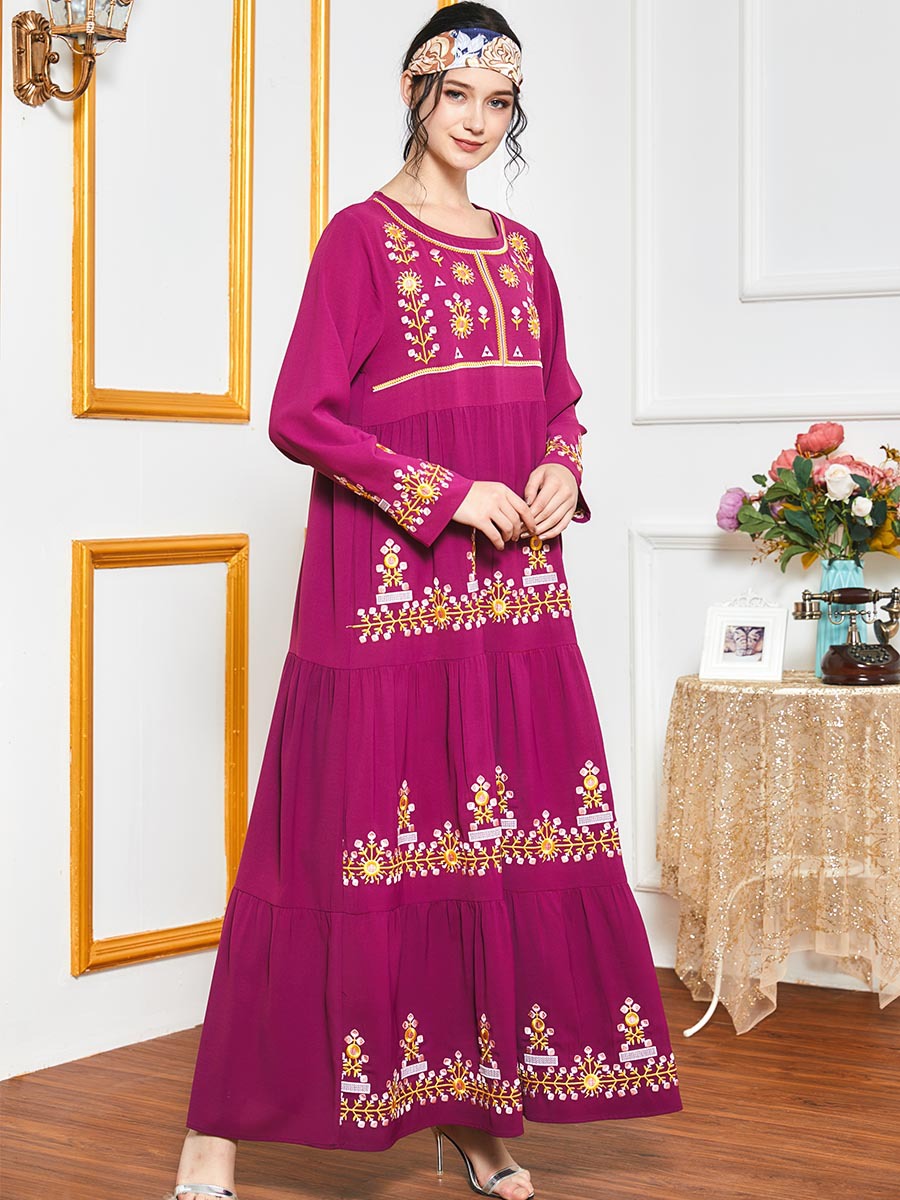Casual model A long dress that combines simplicity and elegance at the same time in a light purple color A soft, voguish dress Designed in the form of flowers in golden strings Beautiful for you to meet