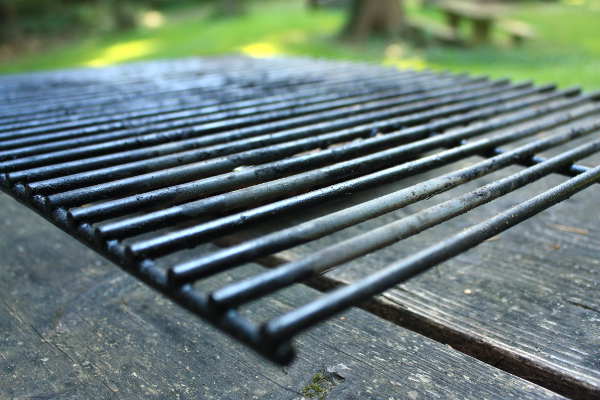 How to Clean Grill Grates with a Porcelain Coating