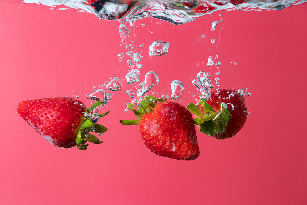 Use Water to Clean the Strawberries