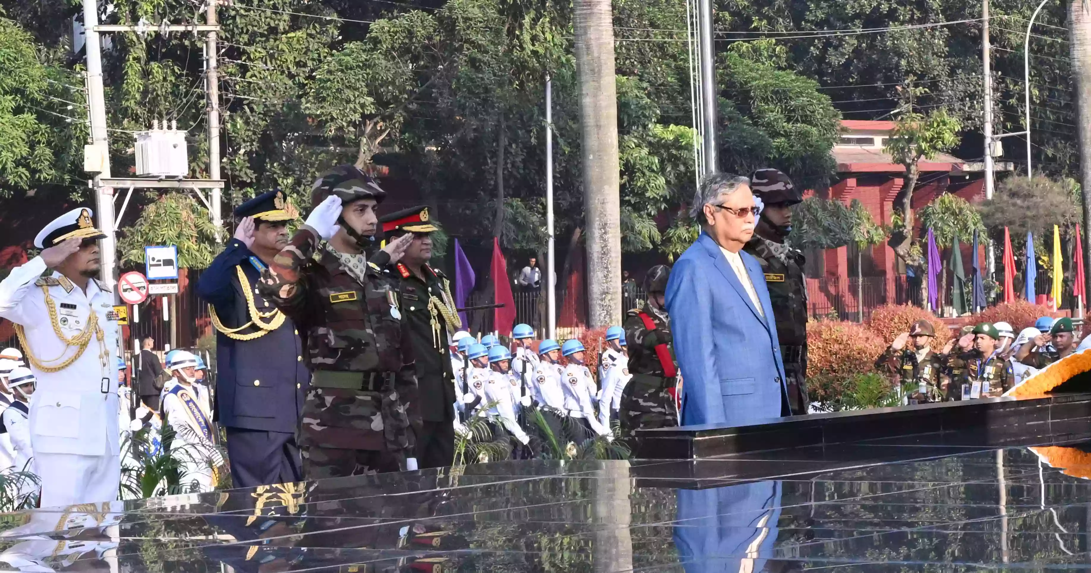 সশস্ত্র বাহিনী দিবসে মুক্তিযুদ্ধে শহীদদের স্মরণ করলেন রাষ্ট্রপতি সাহাবুদ্দিন