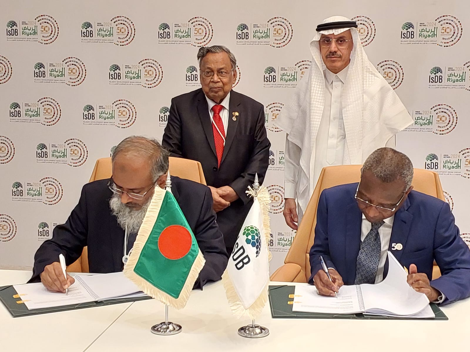 Bangladesh signs $289.52 million loan agreement with IsDB for housing finance project